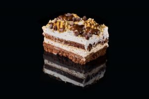 Mars - ciasto biszkoptowe z bitą śmietaną